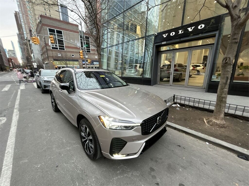 2025 VOLVO XC60