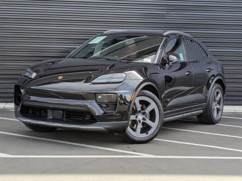 2025 PORSCHE Macan
