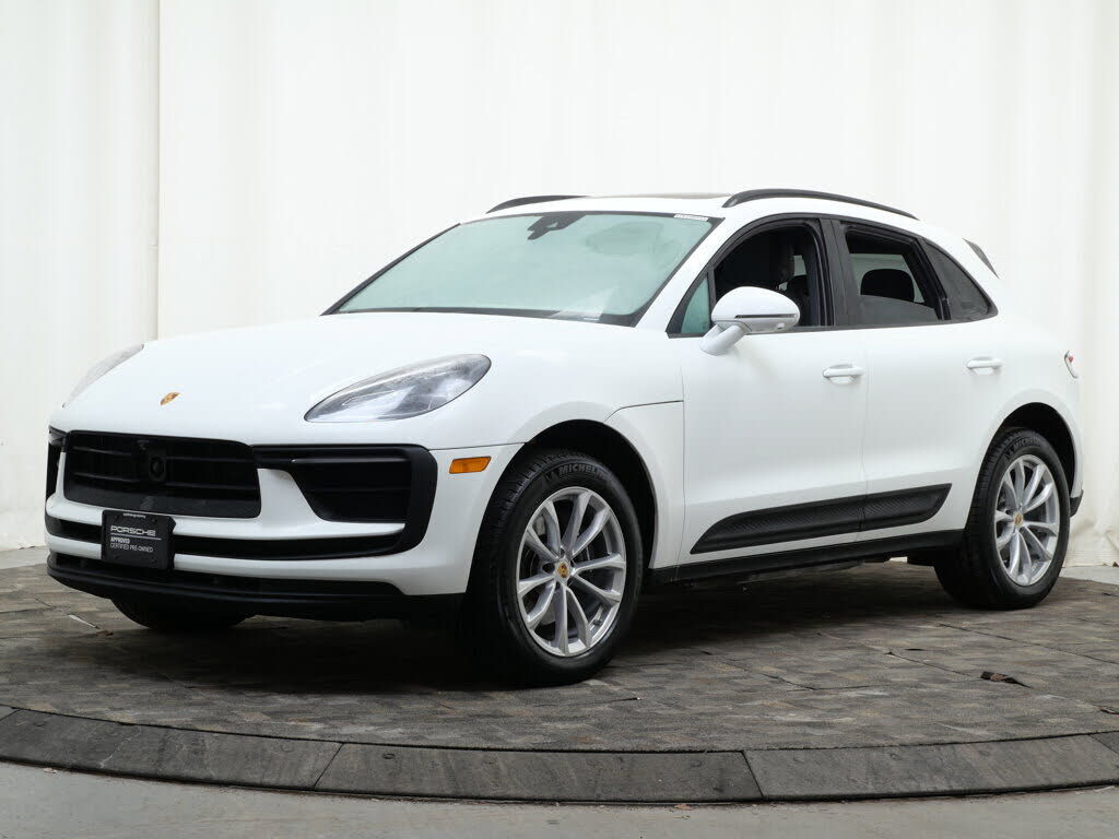 2025 PORSCHE Macan