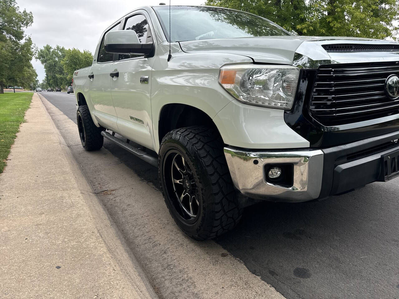 2019 TOYOTA Tundra