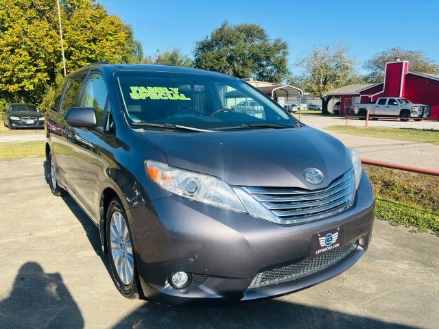 2012 TOYOTA Sienna