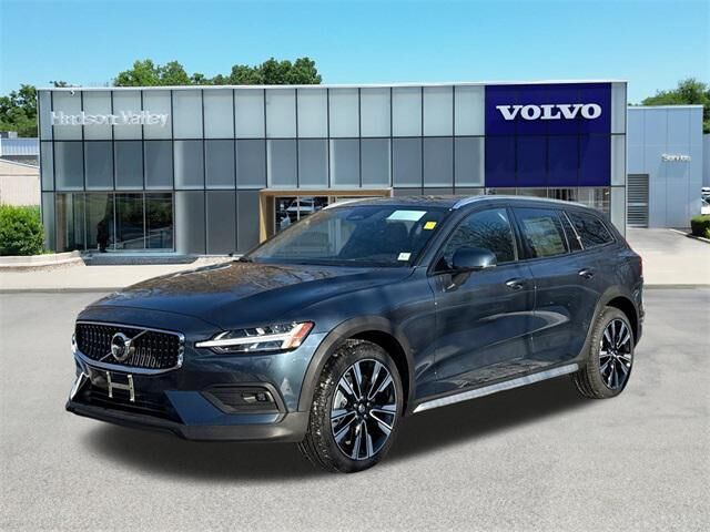2026 VOLVO V60CC