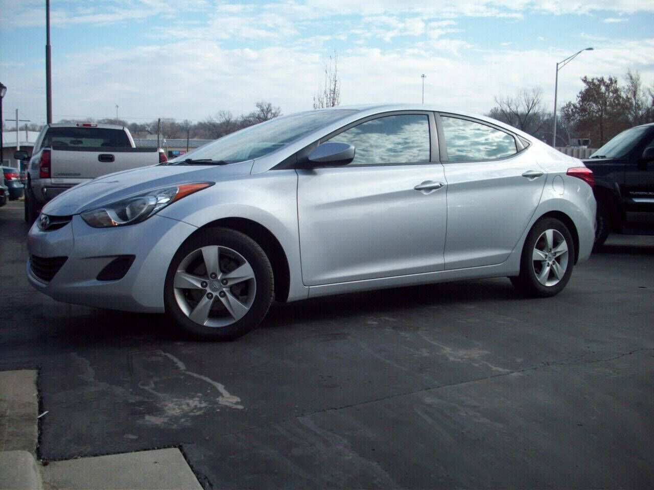 2011 HYUNDAI Elantra