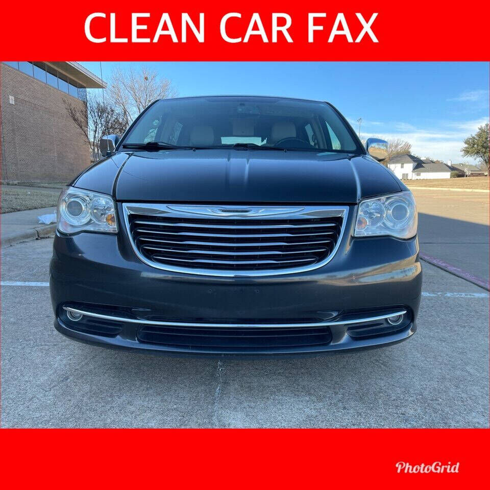 2012 CHRYSLER Town and Country