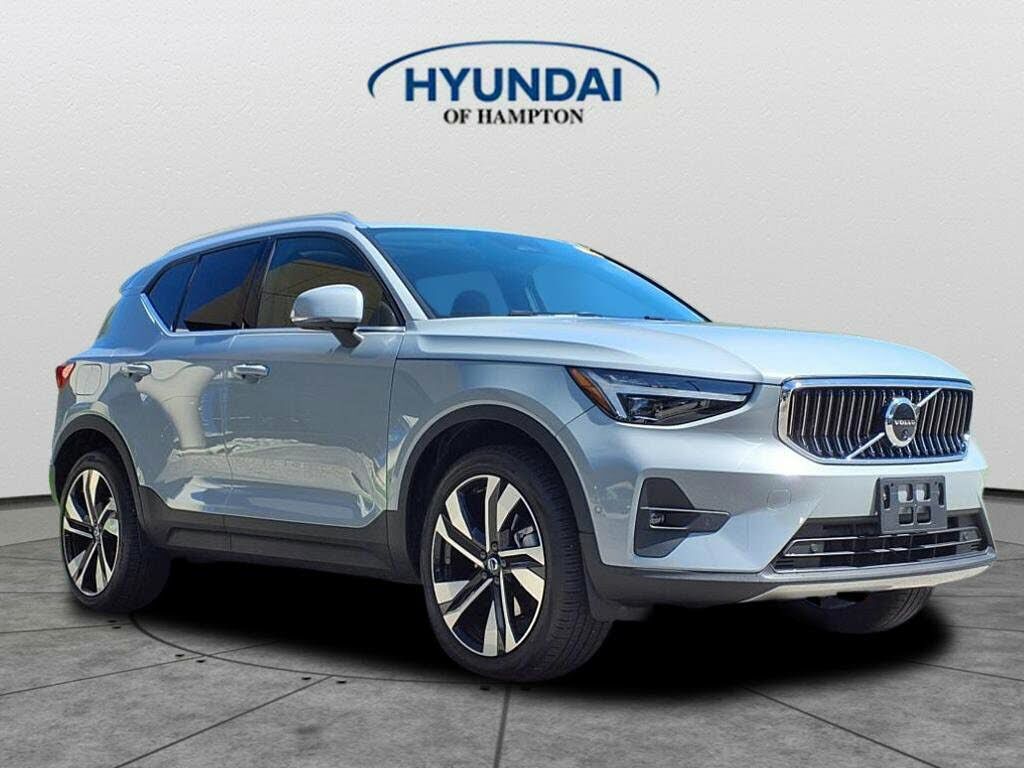 2024 VOLVO XC40
