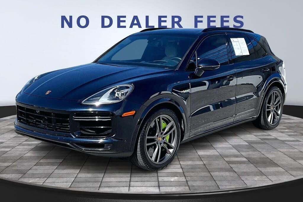 2022 PORSCHE Cayenne