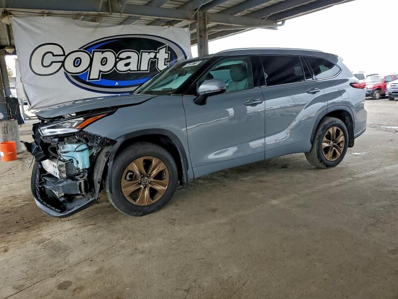 2022 TOYOTA Highlander