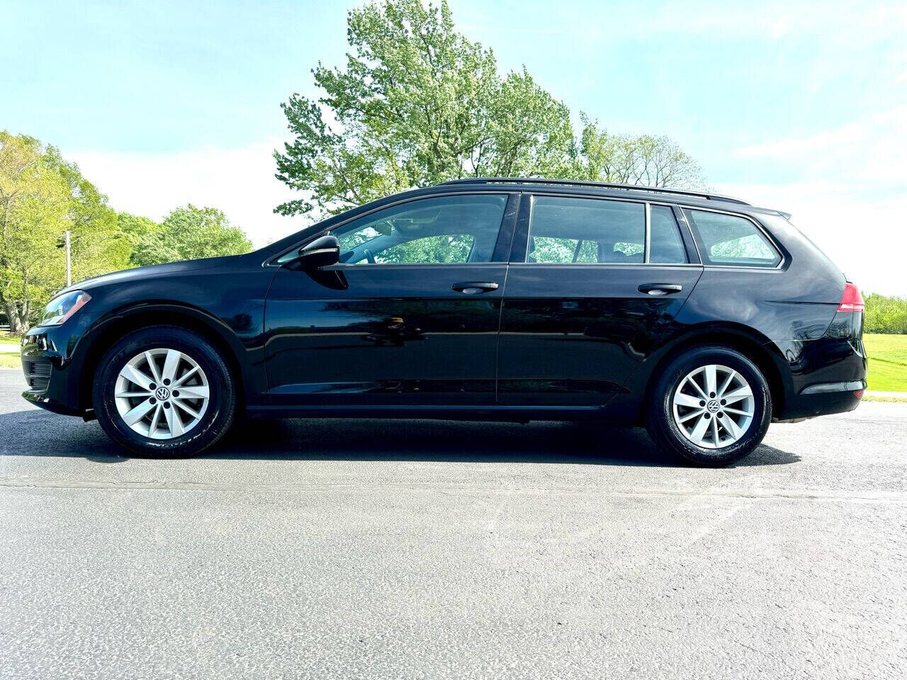 2017 VOLKSWAGEN Golf SportWagen