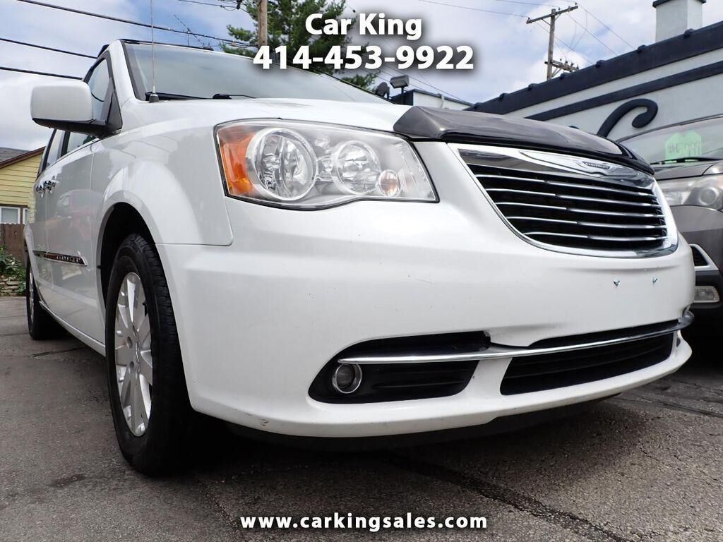 2016 CHRYSLER Town and Country