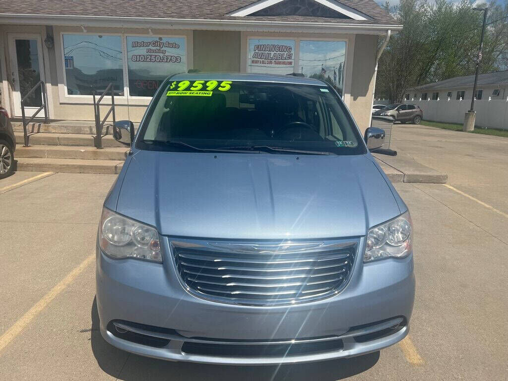 2013 CHRYSLER Town and Country