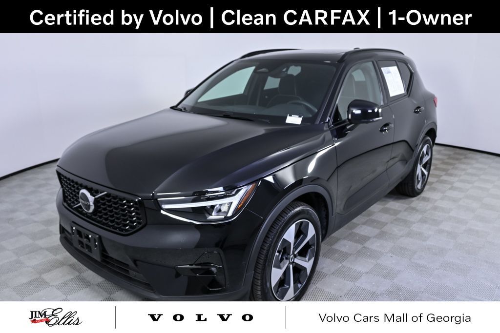 2025 VOLVO XC40