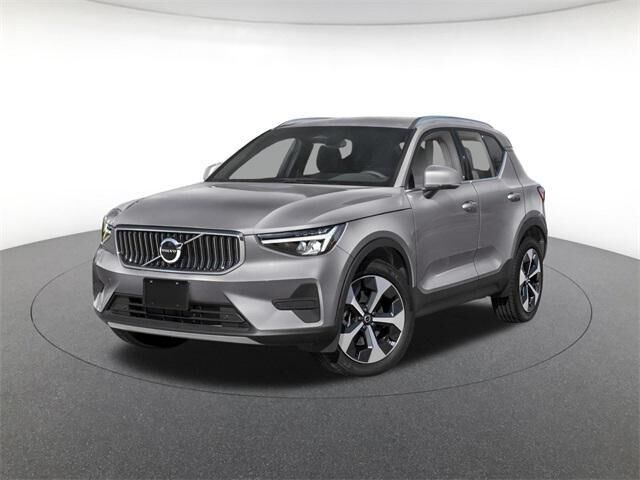 2026 VOLVO XC40