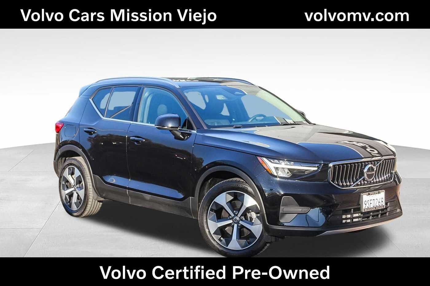 2025 VOLVO XC40