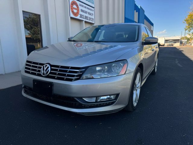 2013 VOLKSWAGEN Passat