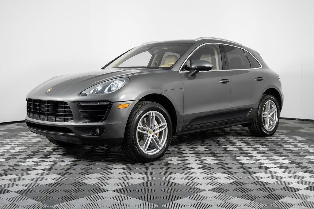 2016 PORSCHE Macan