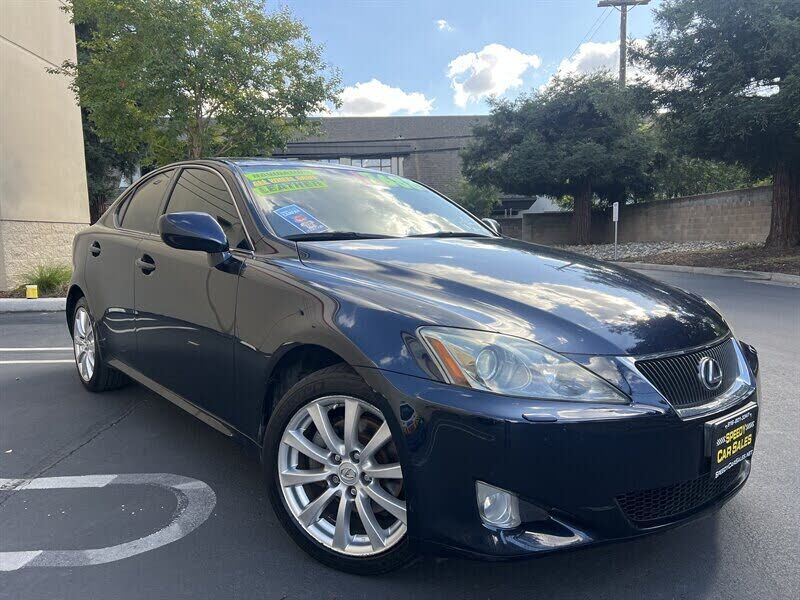 Lexus IS