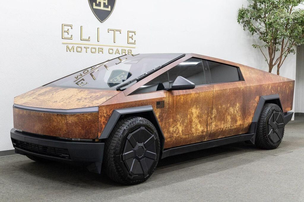 2025 TESLA Cybertruck