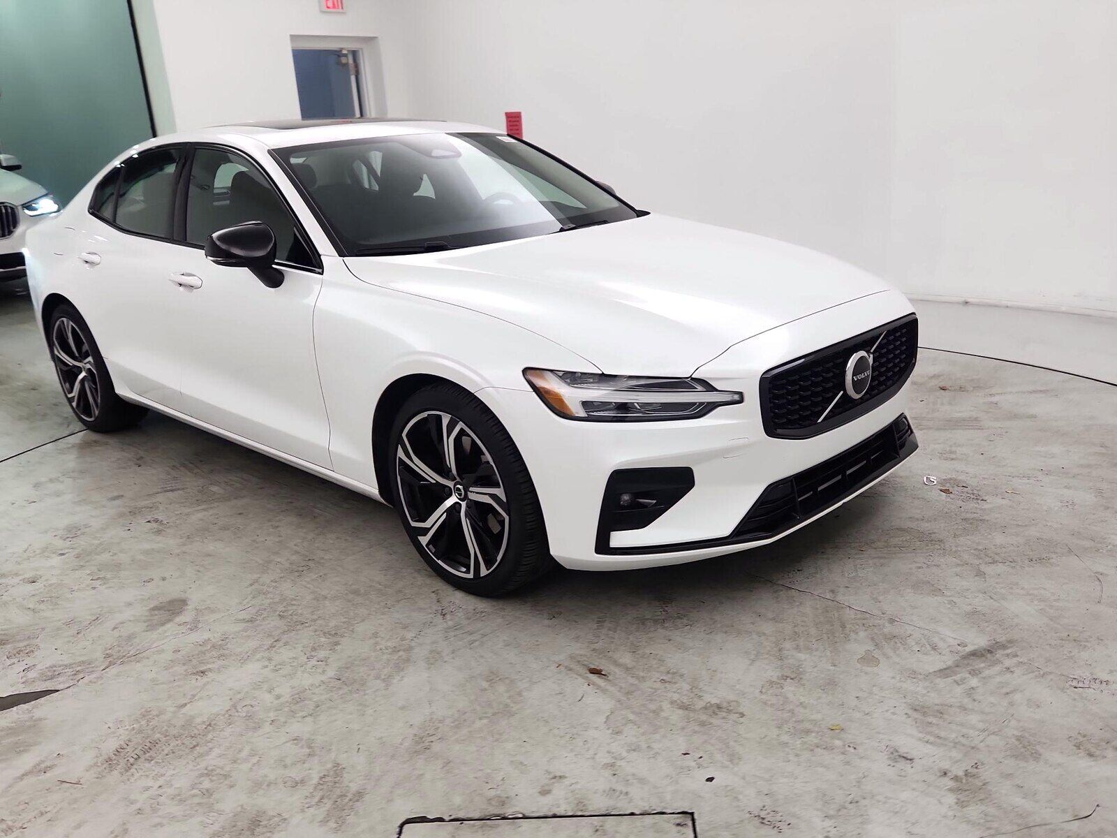 2023 VOLVO S60