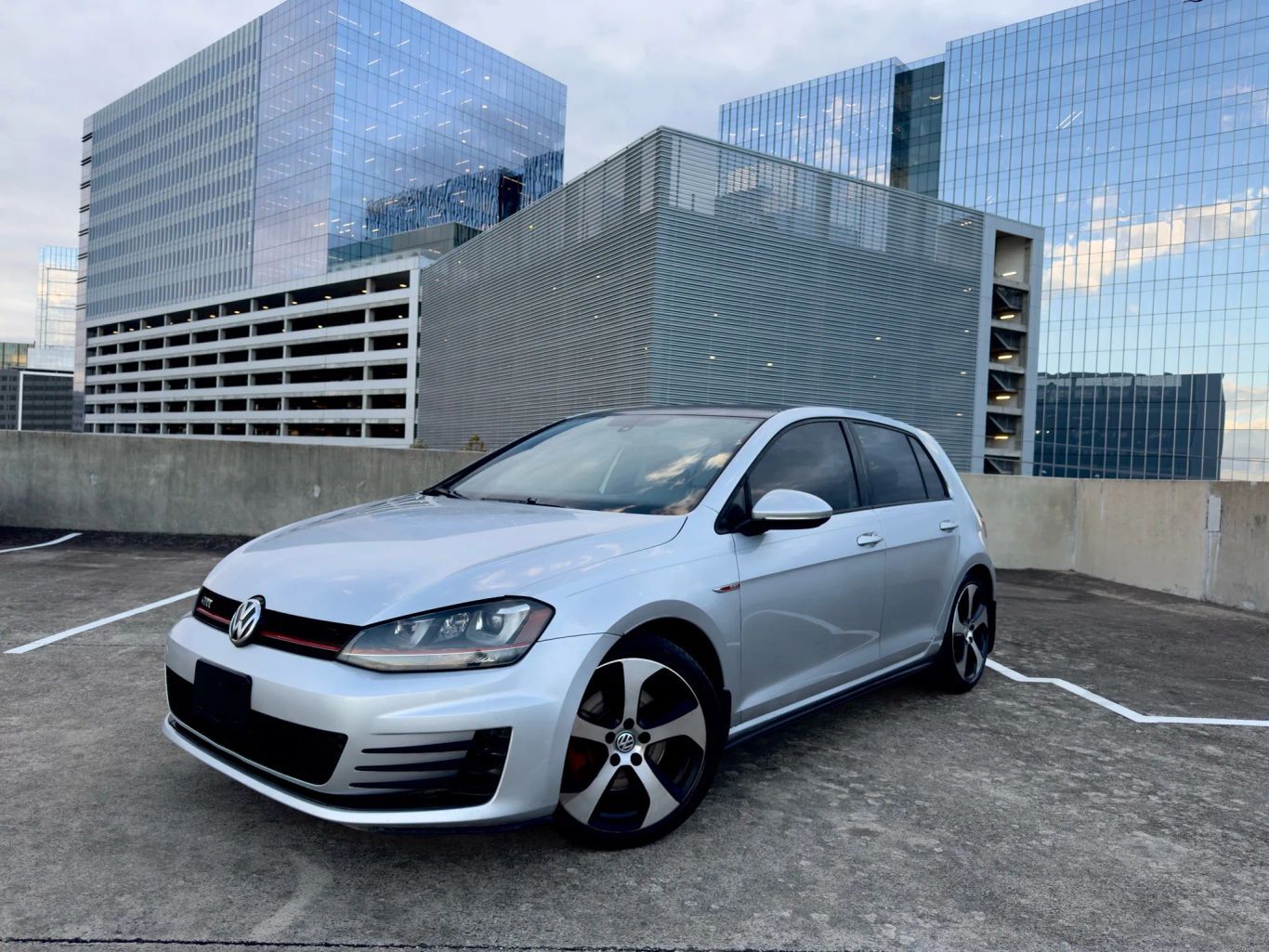2016 VOLKSWAGEN Golf GTI