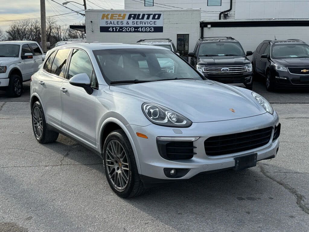2017 PORSCHE Cayenne