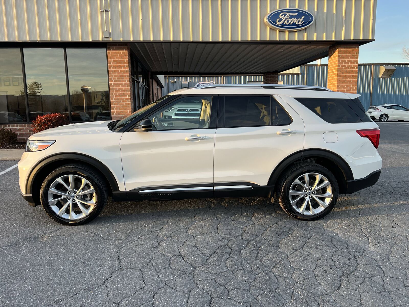 2023 FORD Explorer