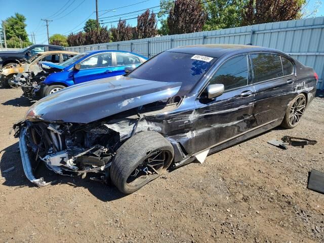 BMW M760i