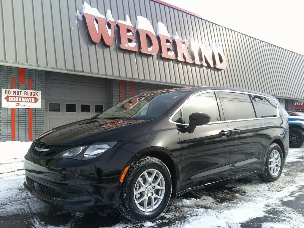 2024 CHRYSLER Voyager