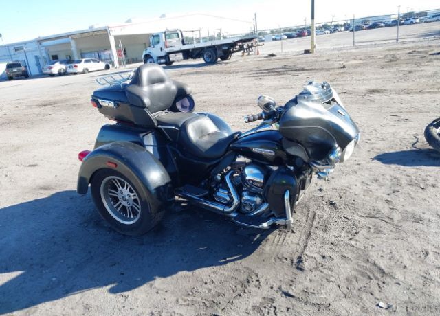 2016 HARLEY DAVIDSON FLHTCUTG / Tri Glide Ultra