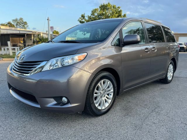 2014 TOYOTA Sienna