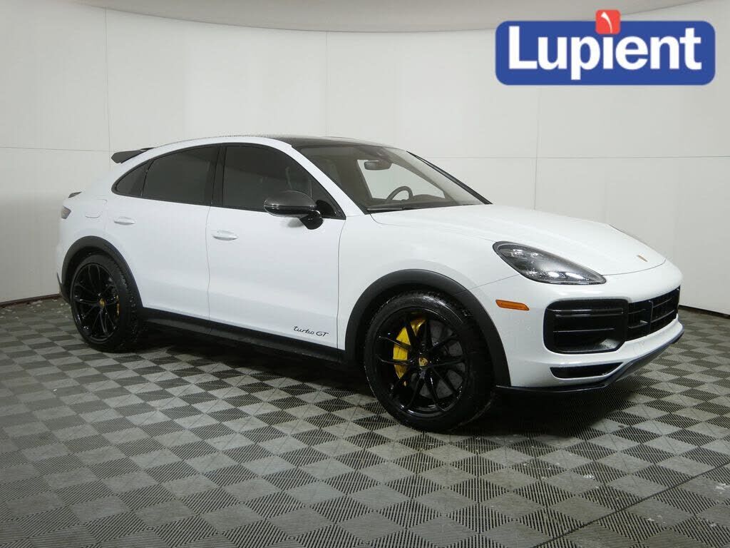 2022 PORSCHE Cayenne