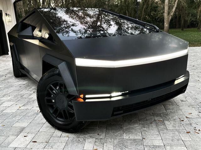 2025 TESLA Cybertruck