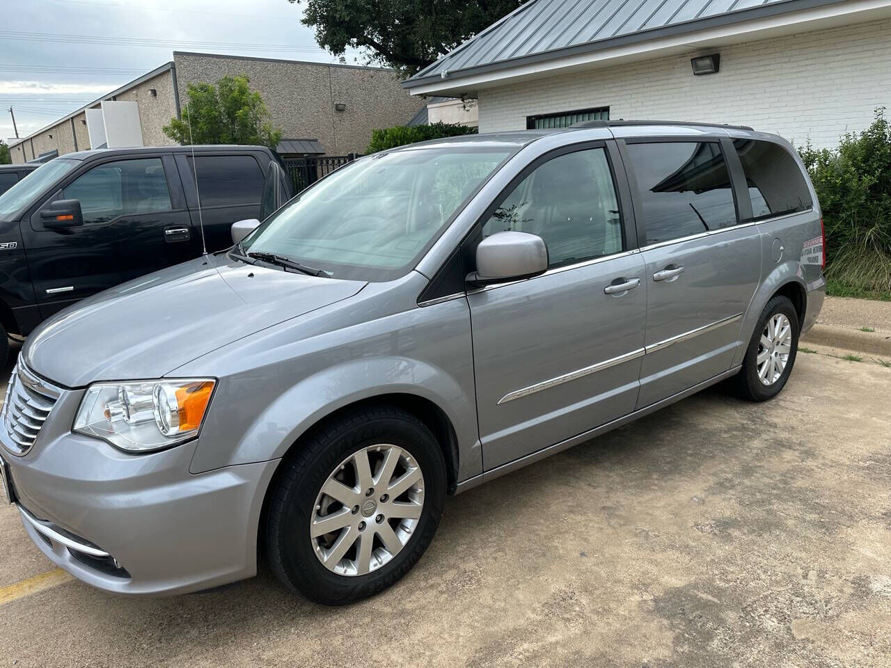 2015 CHRYSLER Town and Country