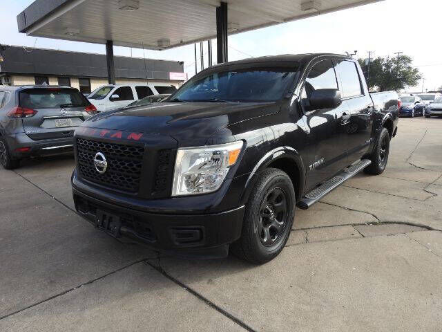 2017 NISSAN Titan
