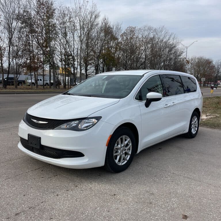 2023 CHRYSLER Voyager