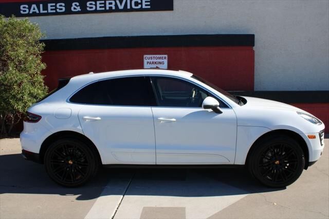 2016 PORSCHE Macan