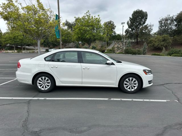 2012 VOLKSWAGEN Passat