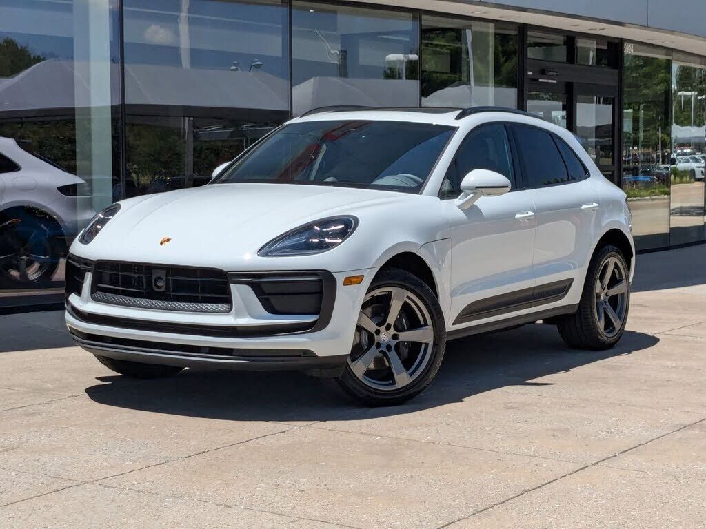 2025 PORSCHE Macan