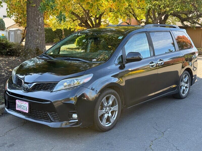 2018 TOYOTA Sienna