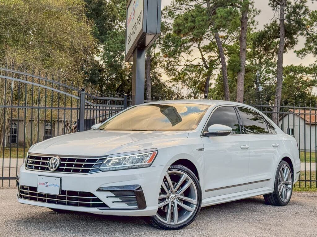 2017 VOLKSWAGEN Passat