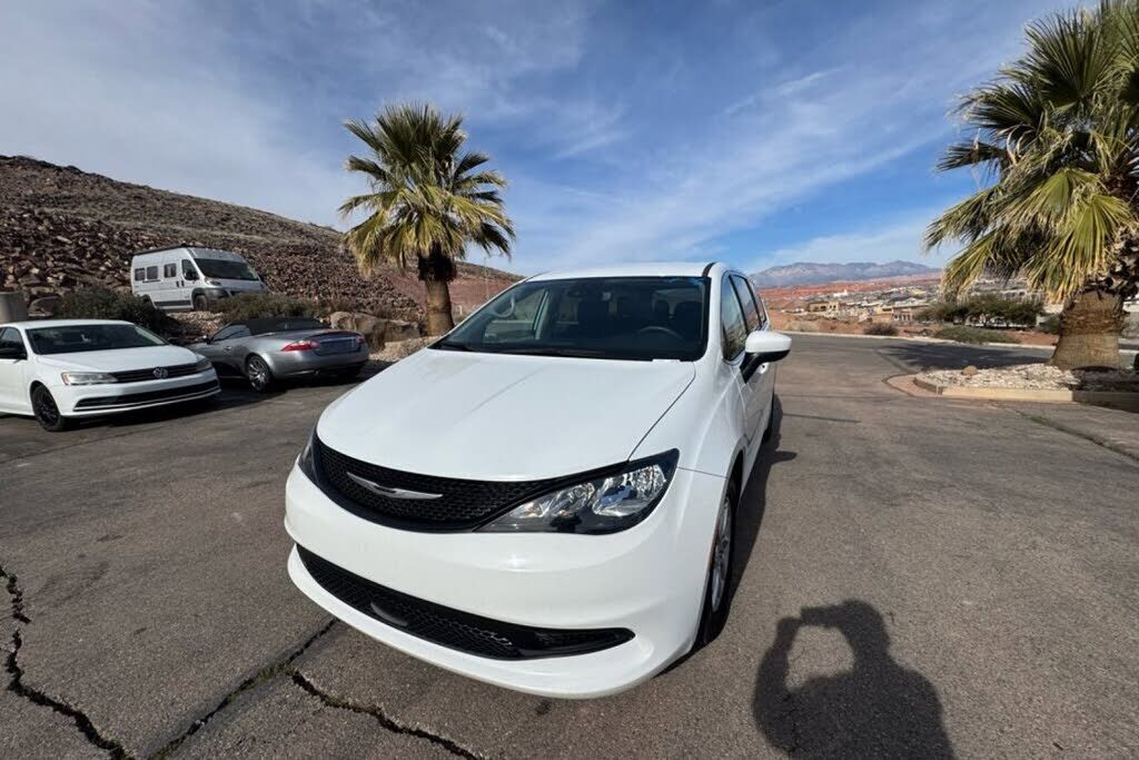 2023 CHRYSLER Voyager