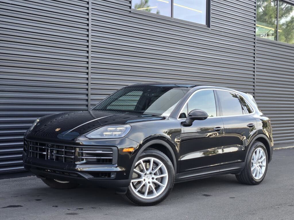 2025 PORSCHE Cayenne
