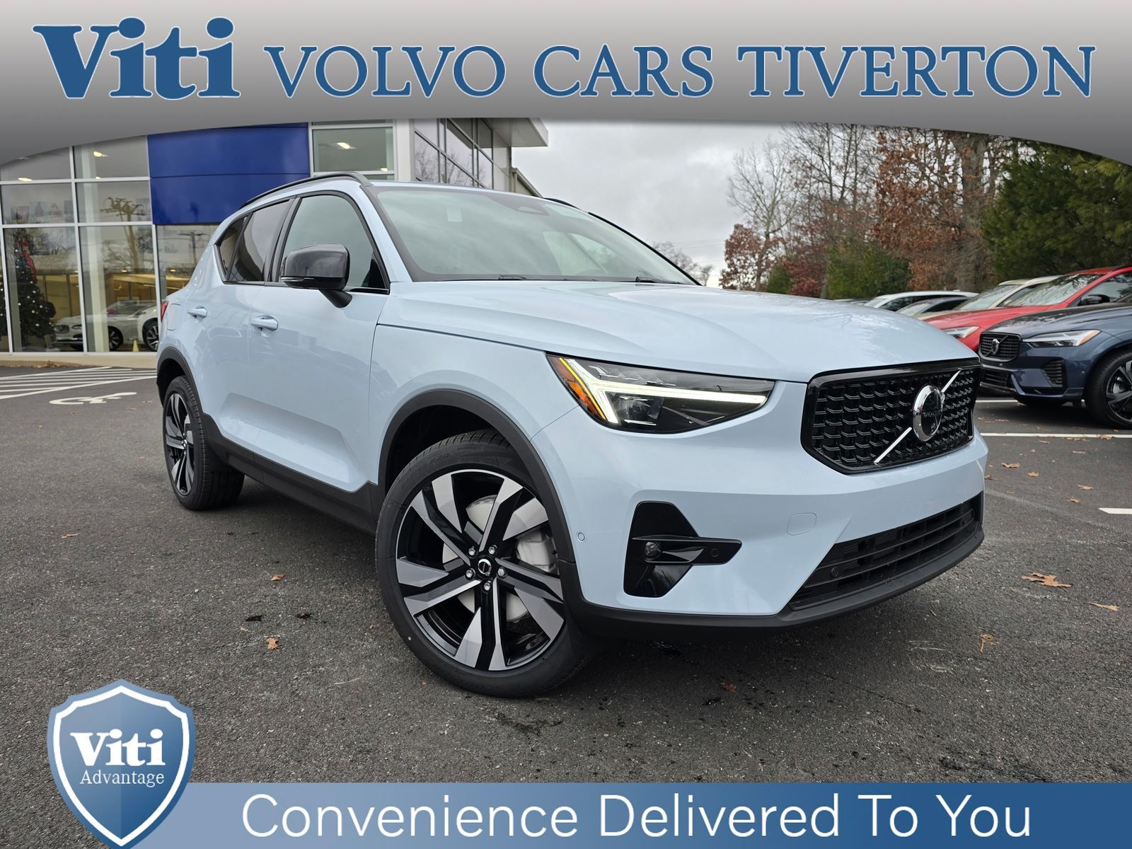 2025 VOLVO XC40