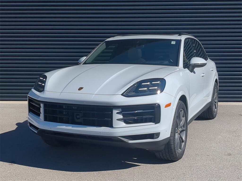 2025 PORSCHE Cayenne