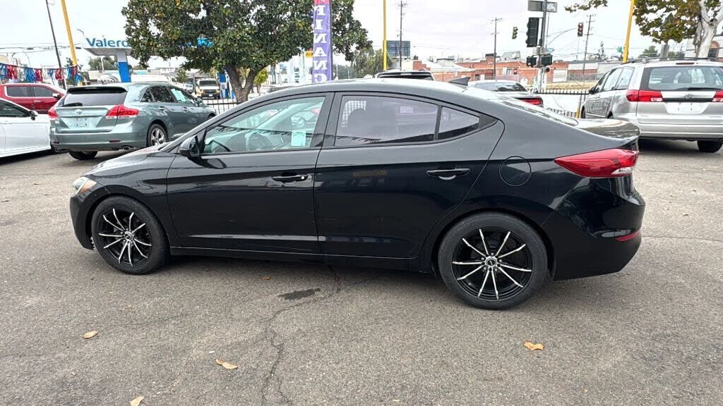 2017 HYUNDAI Elantra