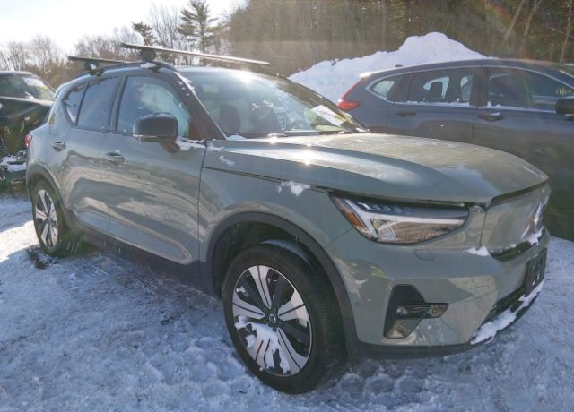 2023 VOLVO XC40