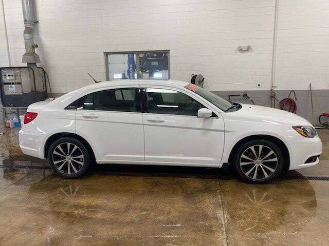 2014 CHRYSLER 200