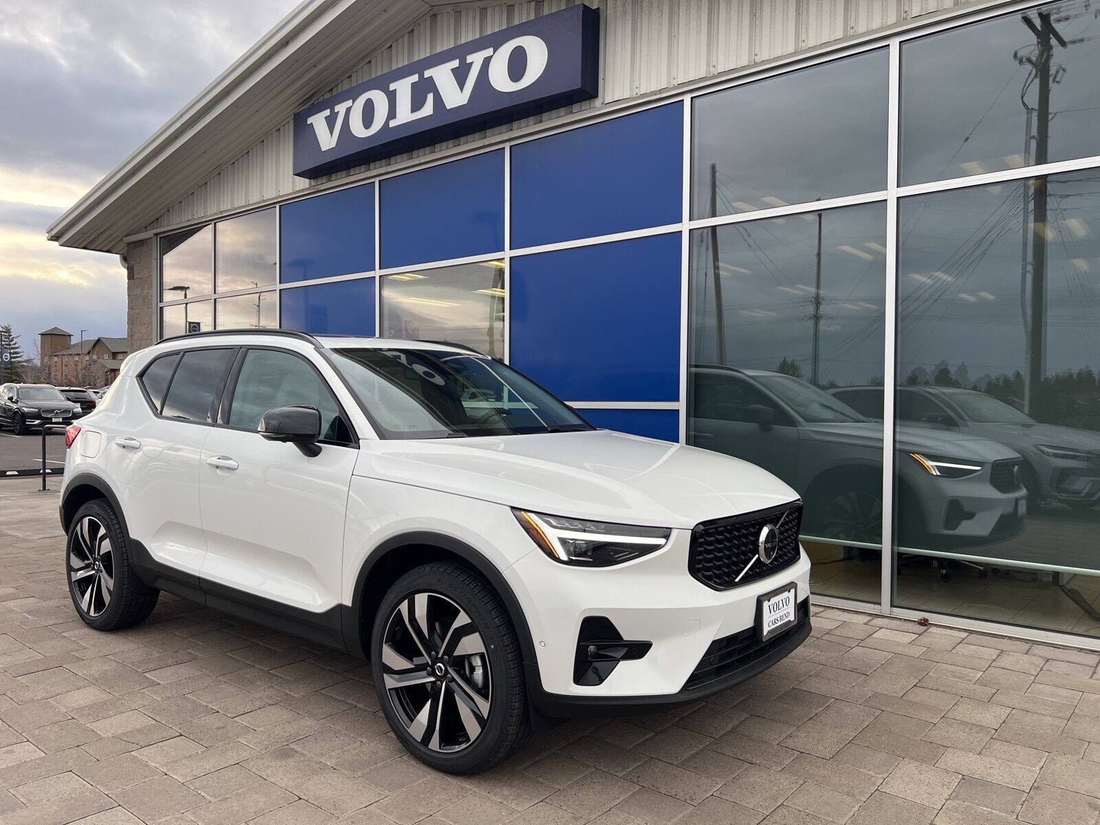 2026 VOLVO XC40