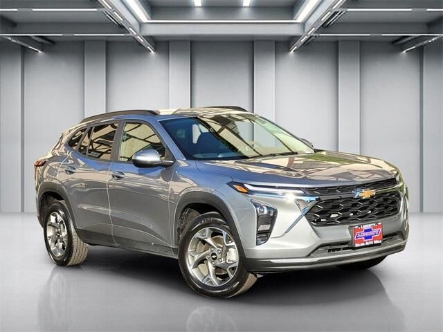 2025 CHEVROLET Trax