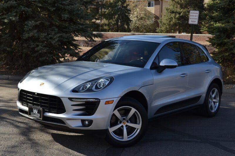 2017 PORSCHE Macan