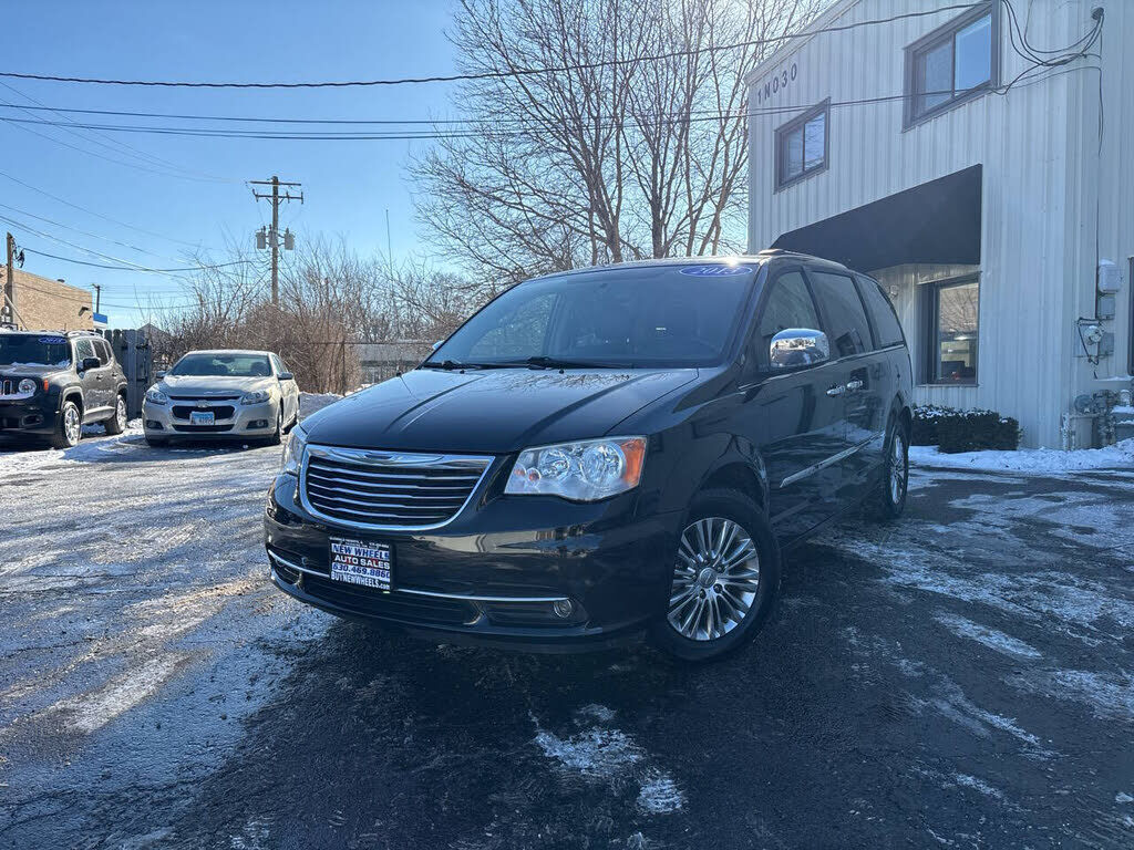 2013 CHRYSLER Town and Country